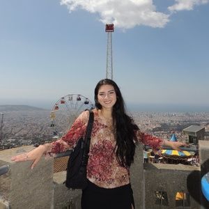 Meet your Posher, Daniela